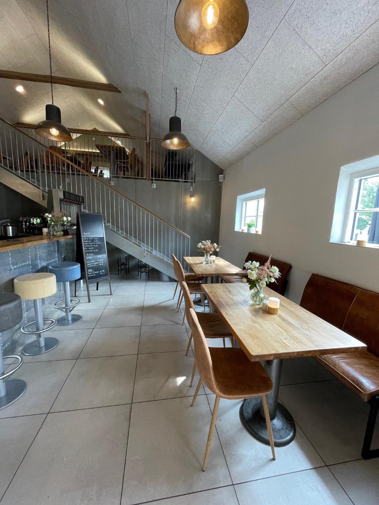 B & B Godstrup - Cafe Og Restaurant Den Gamle Stald Herning Exterior foto